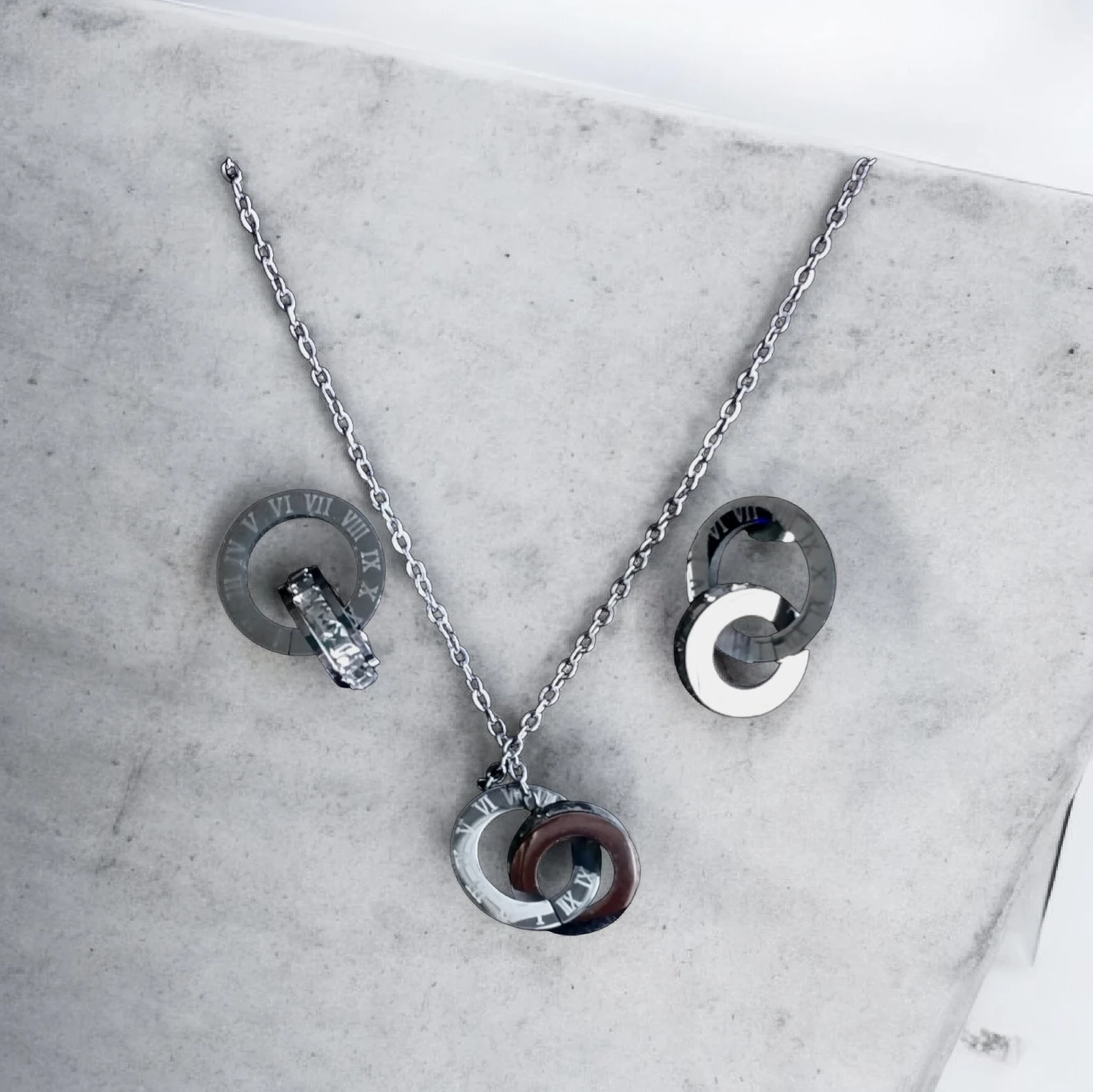 Ensemble Collier et boucles d'oreilles Argenté chiffres romains – Image 2